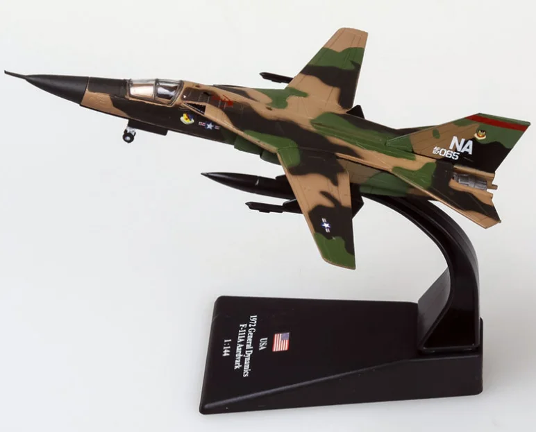 AMER 1/72 масштаб военная модель игрушки USAF истребитель F35, F22, F14, F18, B2, B52, F-4C, A10 литой под давлением самолет модель игрушки для коллекции/подарок - Цвет: F111