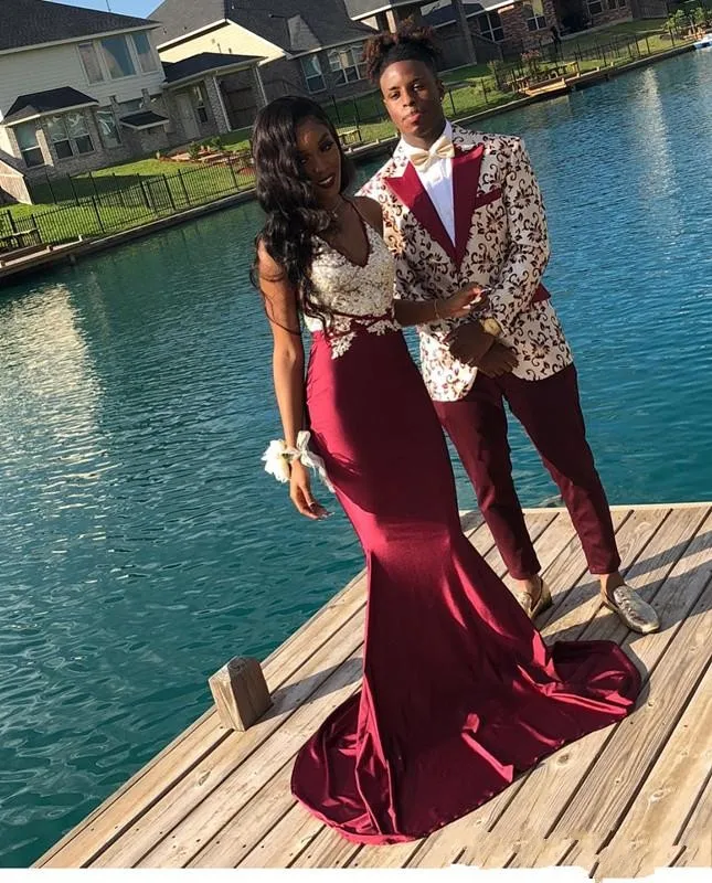 2018-black-girl-mermaid-prom-dresses-burgundy-lace-appliqued-evening-gowns-halter-neck-vestidos-de-fiesta-sweep-train-formal-african-dress (1)_conew1