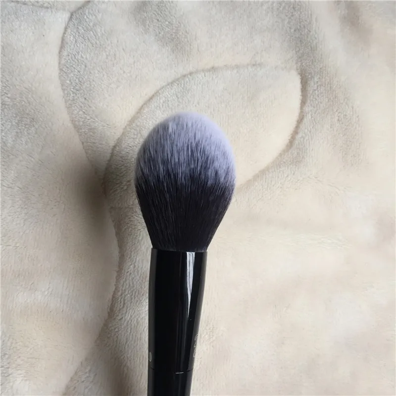 KVD Lock-it Edge Powder Brush #20 _ 4
