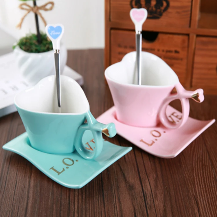 

LOVE Creative Heart Shape Coffee Cup With Dish Spoon Coffee Cup Dish Suit For The Lovers English Style Teacup Saucer Set Gift