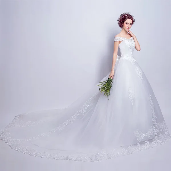 

Kseniya Queen 2019 New Sleeveless Organza With Embroidery Boat Neck Lace Up Vintage Princess Bride Big Tail Wedding Dress