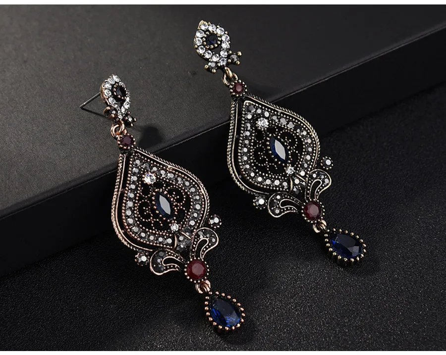 long-vintage-pendant-earrings_03