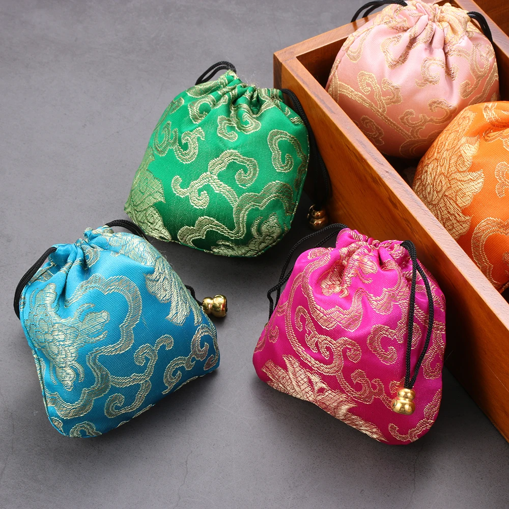 

New Silk Jewelry Pouch Embroidery Handbags Sachet Auspicious Cloud Storage Creative Drawstring Lucky Bag Wedding Favors Gift