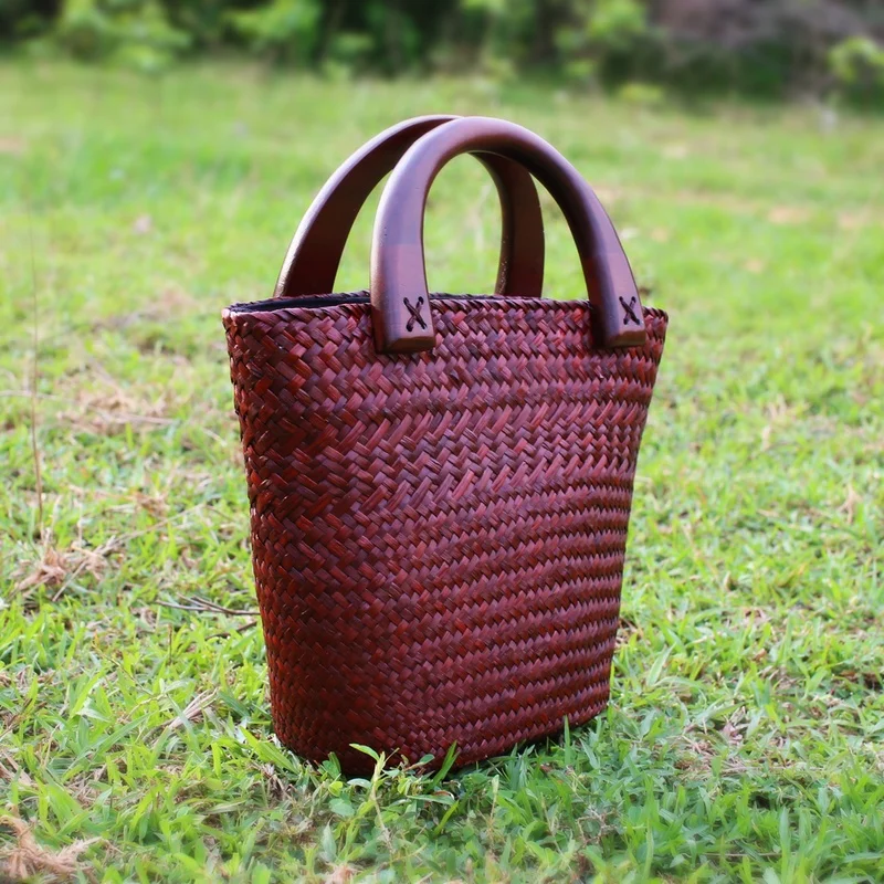 

2019 new Thai version of handmade mini straw bag ladies arts and crafts handbag holiday beach bag rattan water bucket bag