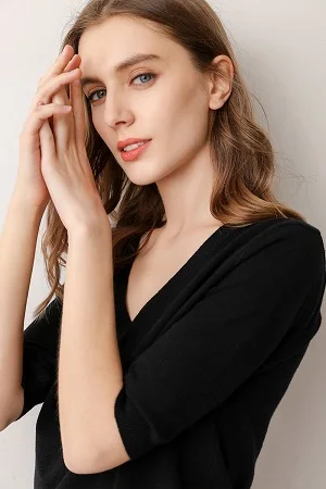 Весенний и летний женский вязаный свитер с коротким рукавом, модная Однотонная рубашка с v-образным вырезом, мягкий удобный крутой пуловер - Цвет: Черный