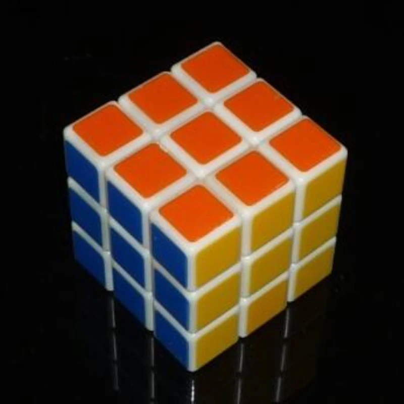 

Puzzle cube magic cube restore in one second magic tricks
