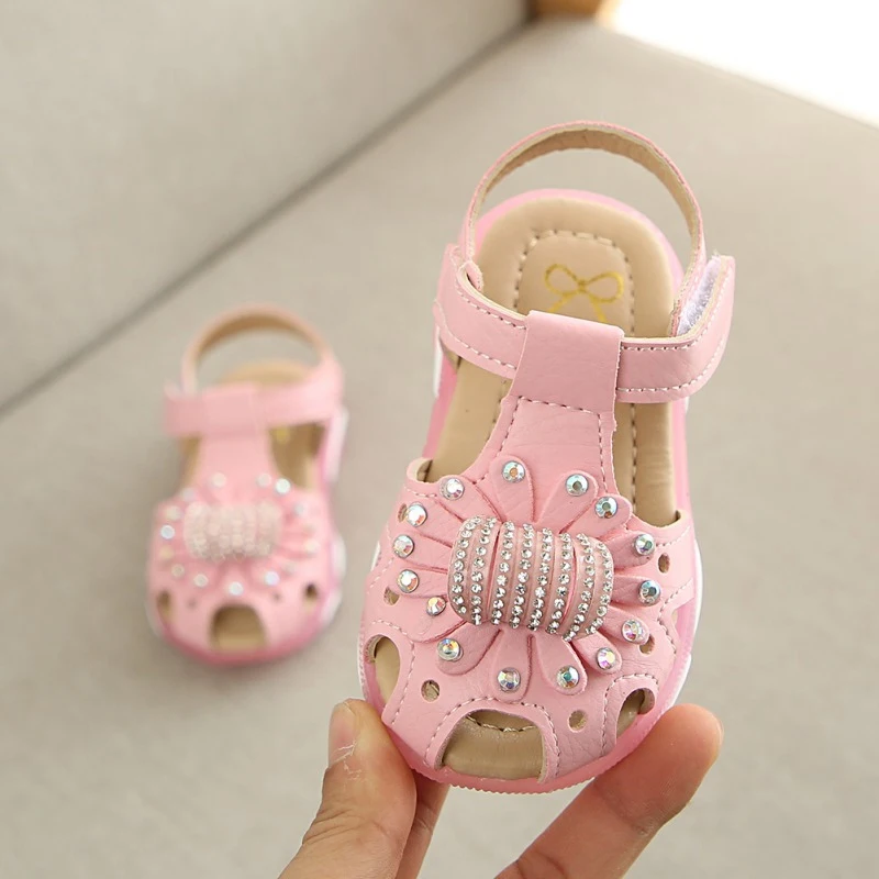 Сандалии для маленьких девочек; обувь с красивым цветком; Принцесса; Светодиодный свет; светящаяся детская обувь; мягкая подошва; обувь для
