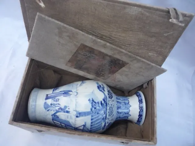 

collection Qing Dynasty blue and white porcelain vase (Beijing Palace Museum collection box),Free shipping