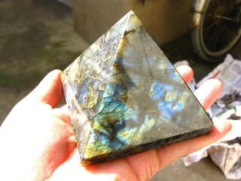 

RAINBOW NATURAL PRETTY LABRADORITE CRYSTAL PYRAMID HEALING 1420g