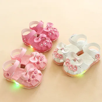 

Children's shoes 2019 Summer new kids shoes Lovely flower shoes Fashion girl sandals Baby Flashing Lights sandals walking shoes