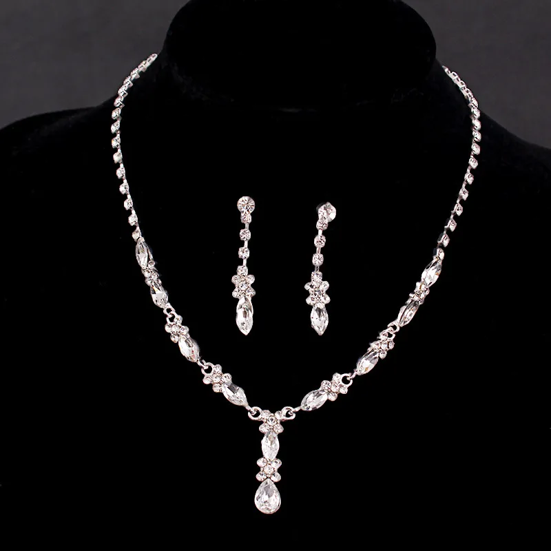 Cumpliendo reto, collares y aretes de novia. 9