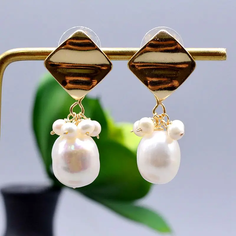 

Fashion White Natural Baroque Freshwater Pearl Pendant Earrings Women's Jewelry Handmade Gold Sequin Earrings