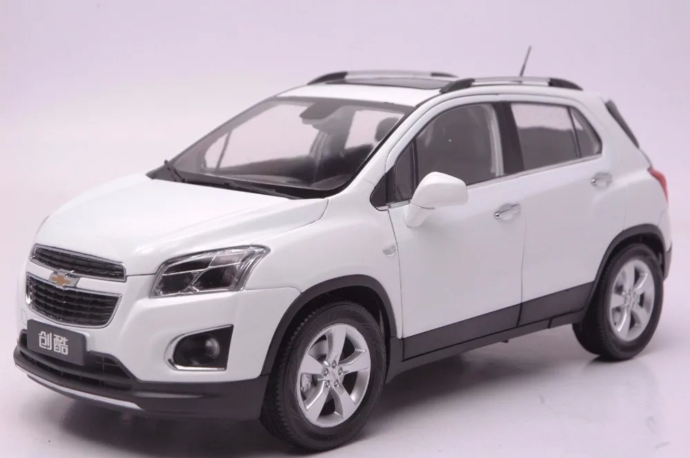 

1:18 Diecast Model for GM Cherolet Chevy TRAX White (Paint Defect) Mini SUVAlloy Toy Car Miniature Collection Gifts