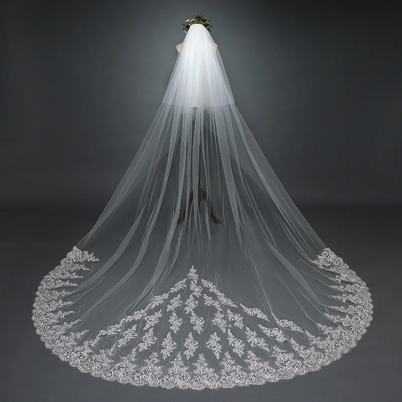 

2019 new hot In Stock 3 Meters Long Wedding Veil Bridal Veils White / Ivory Lace Edge With Comb Wedding Accessories Veil Soiree