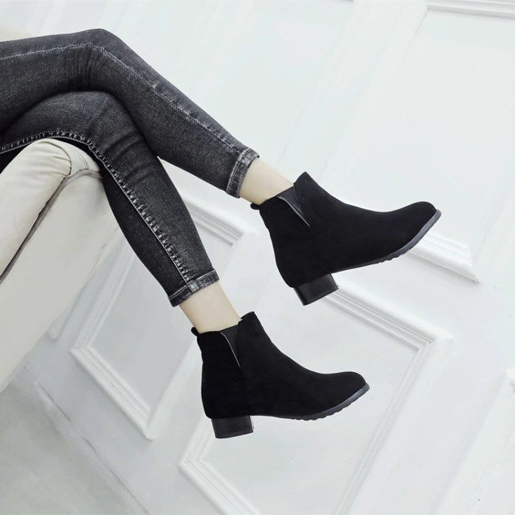 womens low heel chelsea boots