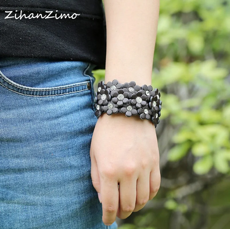 

Sun Flower Leather Bracelet Fashion Rhinestone Flower Punk Bracelet Female Button Decoration Wrist Jewelry Couple Gift