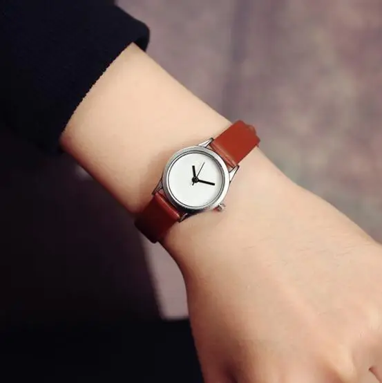 

Quartz Women Watch Simple Style Retro Literary Temperament Wristwatch Women Watches Small Dial Ladies Fashion Clock LZ572