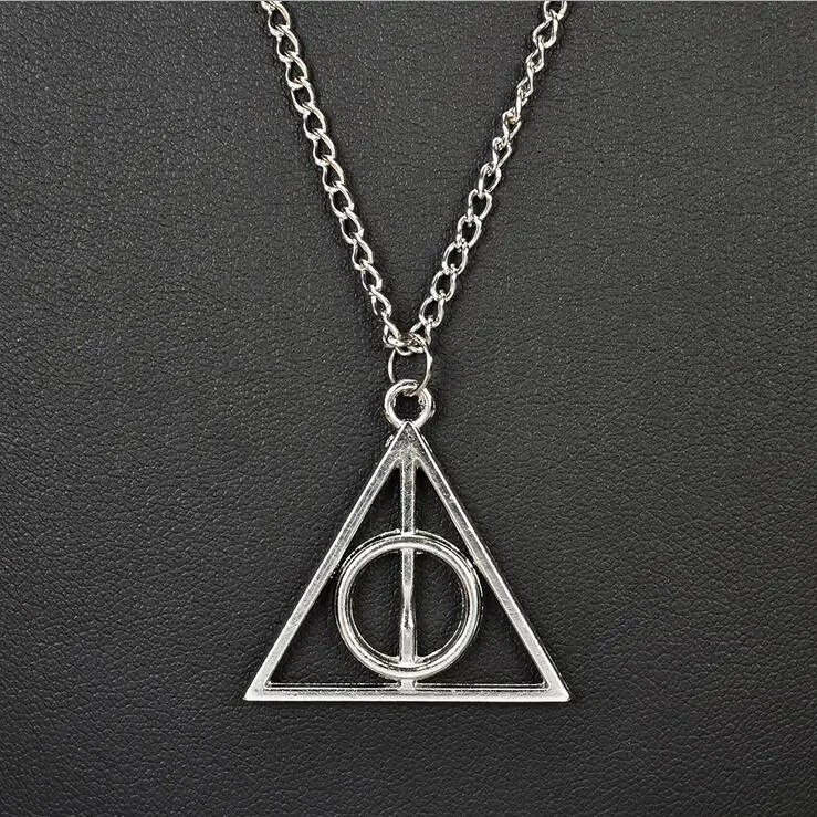 гарри поттер крестражи медальон слизерина. тату гарри поттер эскизы минимализм. дары смерти рисунок. треугольник хогвартс. значок из гарри поттера дары смерти.