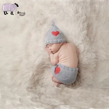 

Newborn Photography props Little Baby Girl Boy Handmade Crochet Outfits with Love heart Hat Clothes fotografia Props Accessories