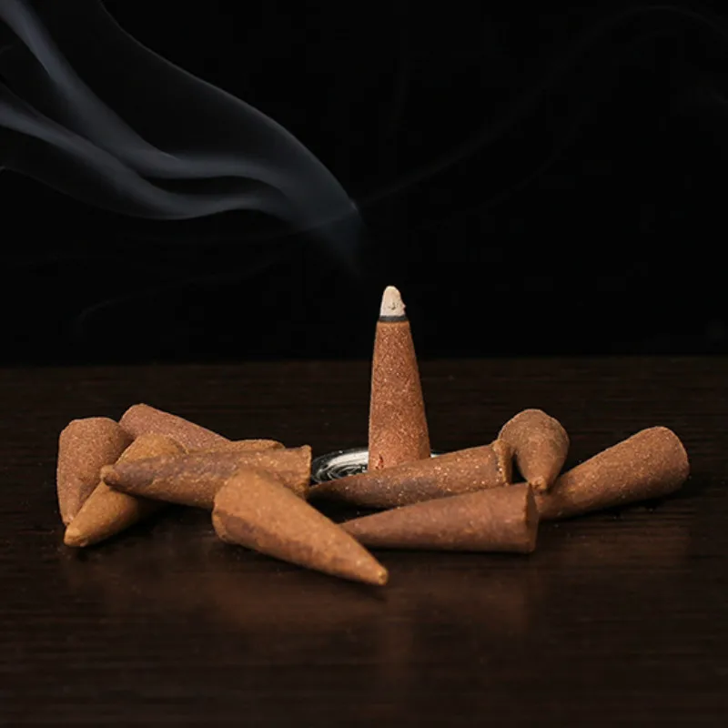 Индийские пирамидки благовония. Как зажигать благовония конусы. Подставка для благовоний стелющийся дым. Подставка для конусных благовоний. Подставка под ароматические конусы.