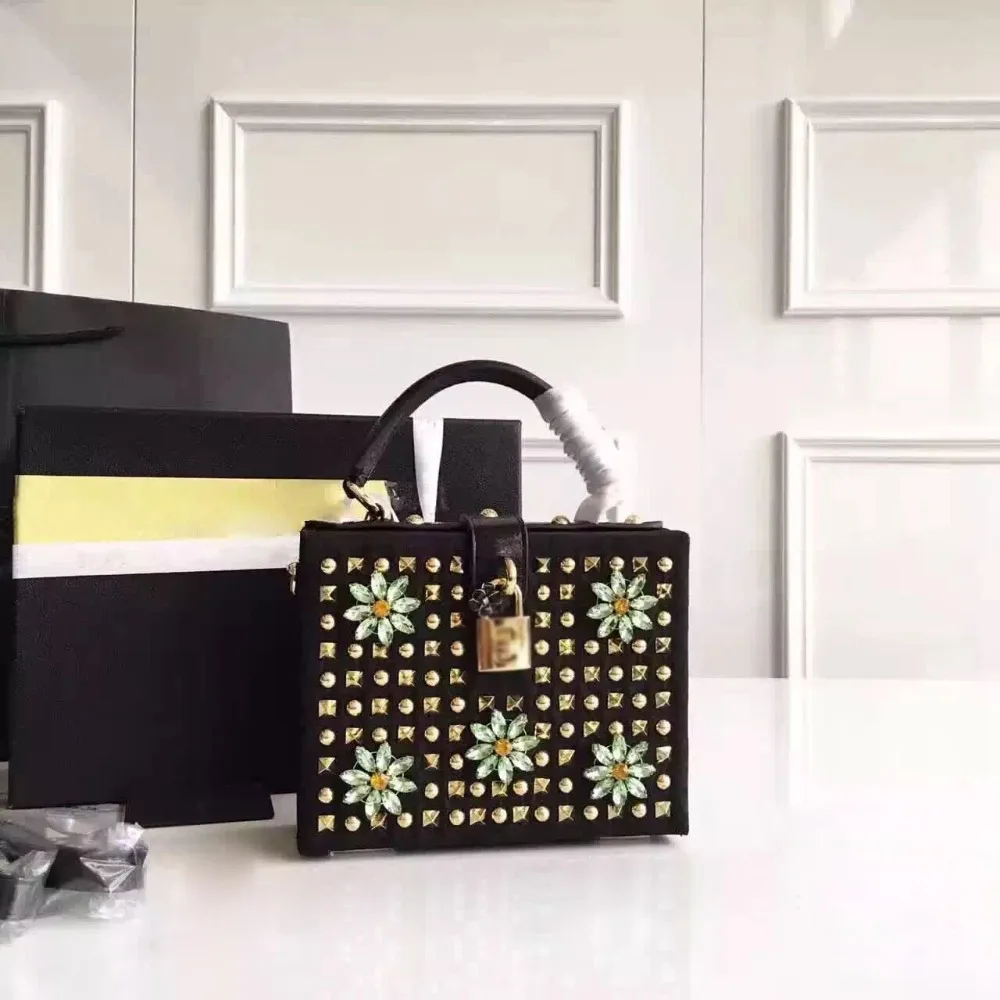 

2016 new European fashion crystal flower leather embossed handbag bag bag luxury box singles