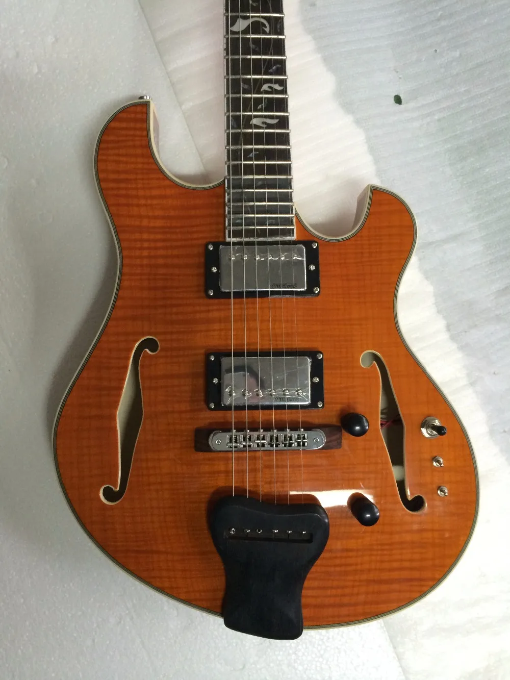 Hot!! adult standard electric guitar. Hardware super bar. Handle is