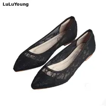 Удобная мягкая дышащая женская обувь на плоской подошве с острым носком и кружевом