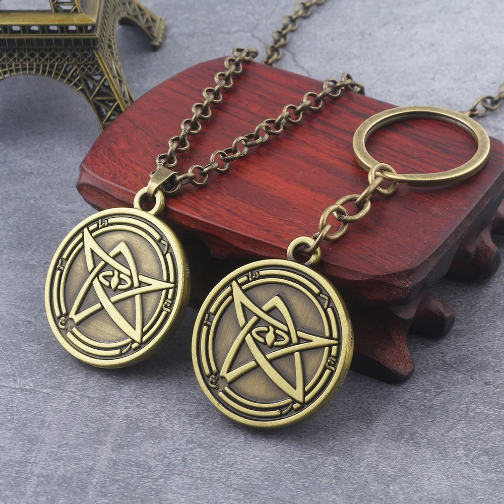 

Rongji jewelry Howard Phillips Lovecraft Cthulhu Mythos necklace Keyrings Through The Gates of Silver Key Logo pendnat fashion