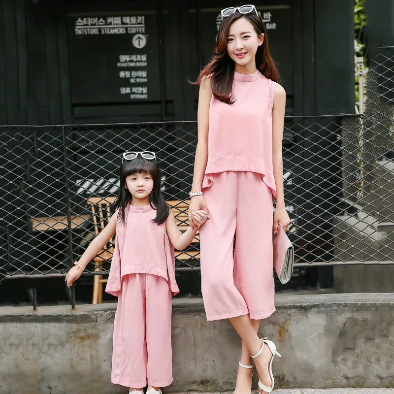 Summer Chiffon Tracksuit For Women 2016 Matching Mother And Daughter Clothes Sleeveless Lace Tops Pants Set Family Look Clothing (27)