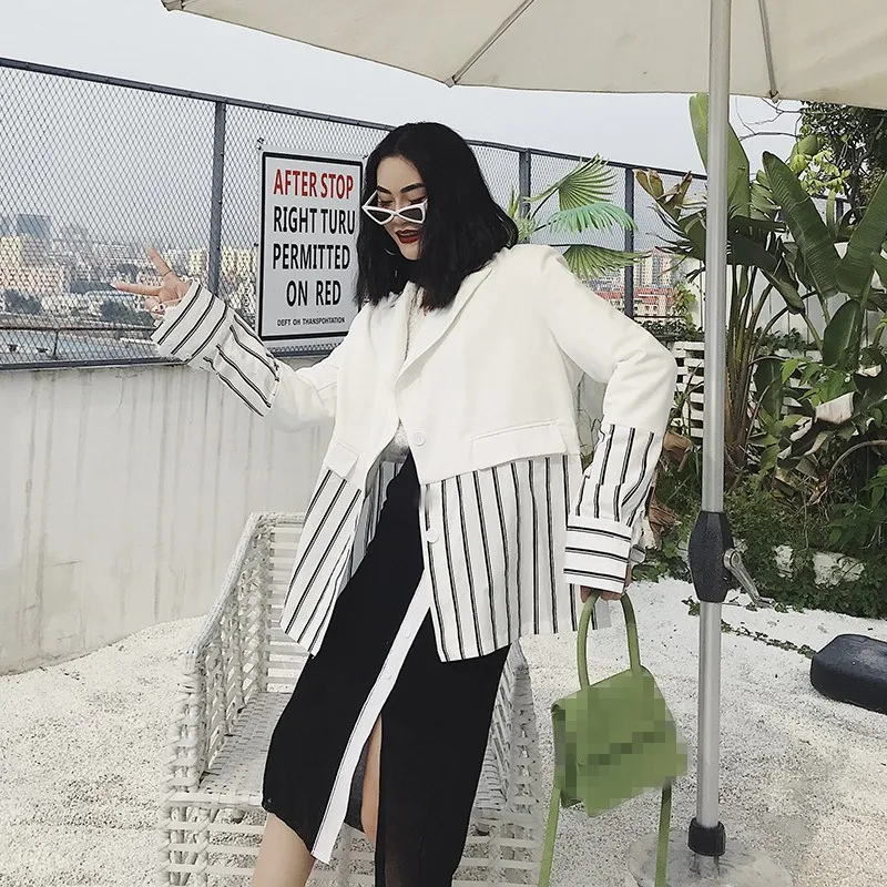 Мода 2018 г. корейский стиль Женская Лоскутная Полосатый подол Блейзер зубчатый свободные с длинным рукавом однобортный сине белые пальт