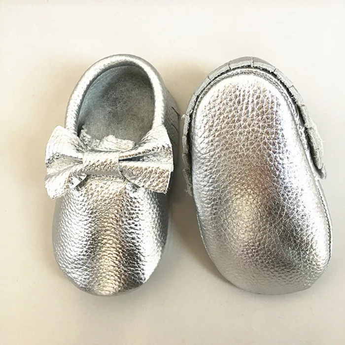 Обувь из натуральной кожи; мокасины; первые шаги с мягкой подошвой для малышей младенцев бахрома с бантом обувь для девочек - Цвет: light silver bow