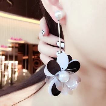 

Enjoy the feeling on the Korean fashion temperament Kwame Zhang Liang Pearl Earrings delicate sweet flower long earrings accesso