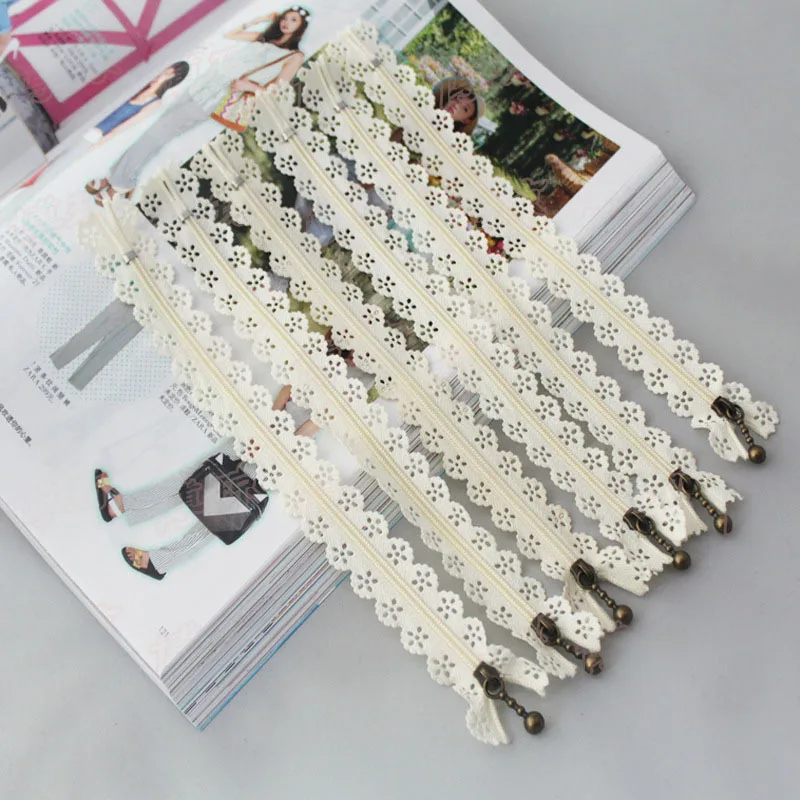 

20cm Beige Nylon Coil Beautiful Lace Zipper For Diy Clothes Bags Tailor Sewer Craft Zippers Wholesales 50pcs/lot Free Shipping