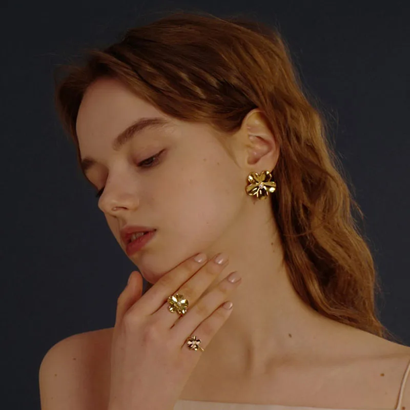 

Big Gold Color Flower Stud Earrings for Women Trendy Champagne nature pearl Statement silver Earrings Pendients Jewelry
