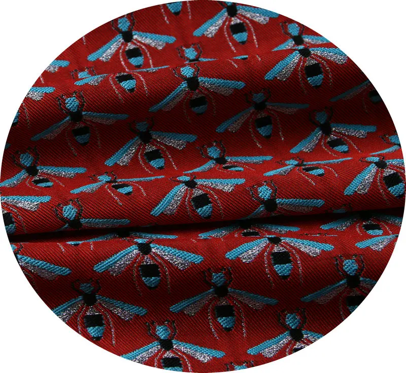 145 см Ширина Серебряная пчела металлическая пряжа окрашенная красный полиэстер, парча, жаккардовая ткань для женщин осень зима платье пальто Sewing-AF709