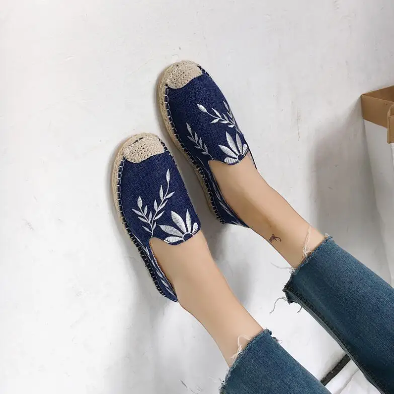 2018-Women-Flats-Breathable-Ladies-Shoes-Spring-embroidery-Casual-loafers-Slip-on-Women-Shoes-Causal (4)