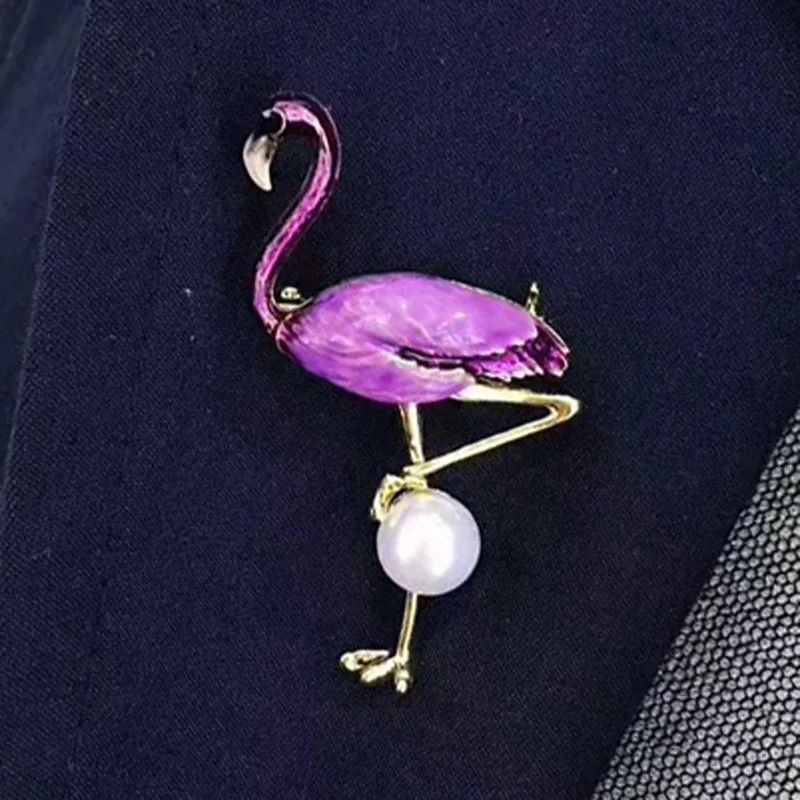 

Konduki New High Quality Enamel Colors Optional Flamingo 10mm Natural Pearl Golden Color Brooches For Women Jewelry Wholesale