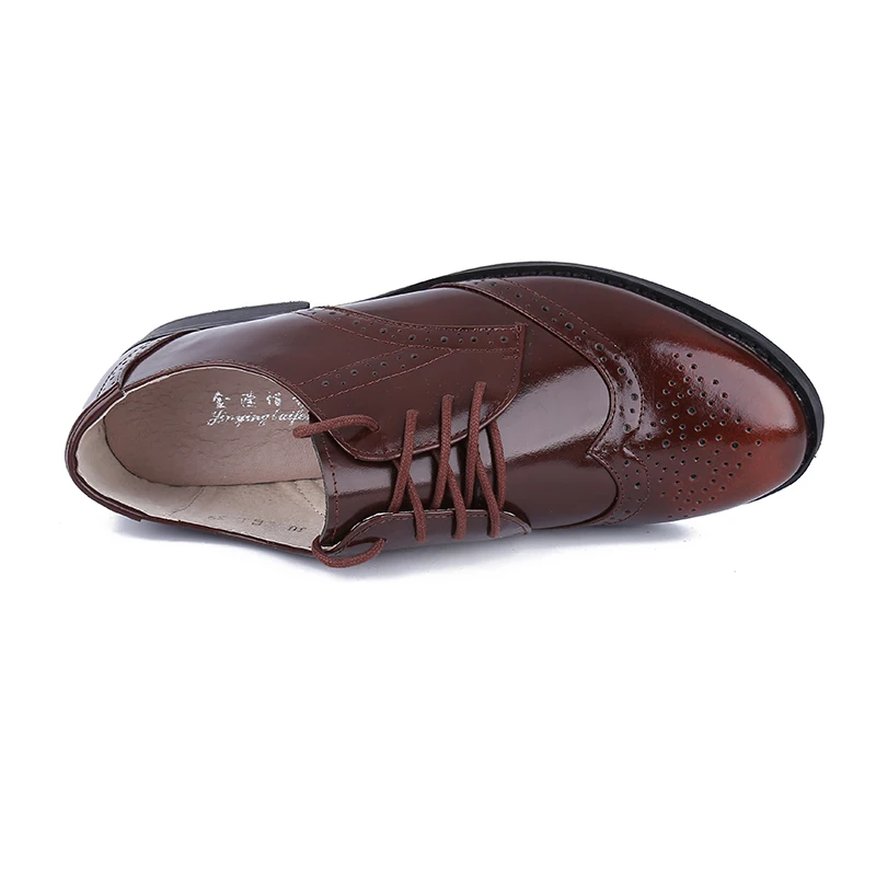 Всесезонная популярная обувь из натуральной кожи в винтажном стиле; коричневые туфли-оксфорды с объемными узорами; женская обувь на плоской подошве для отдыха; размеры 45, 46, 47