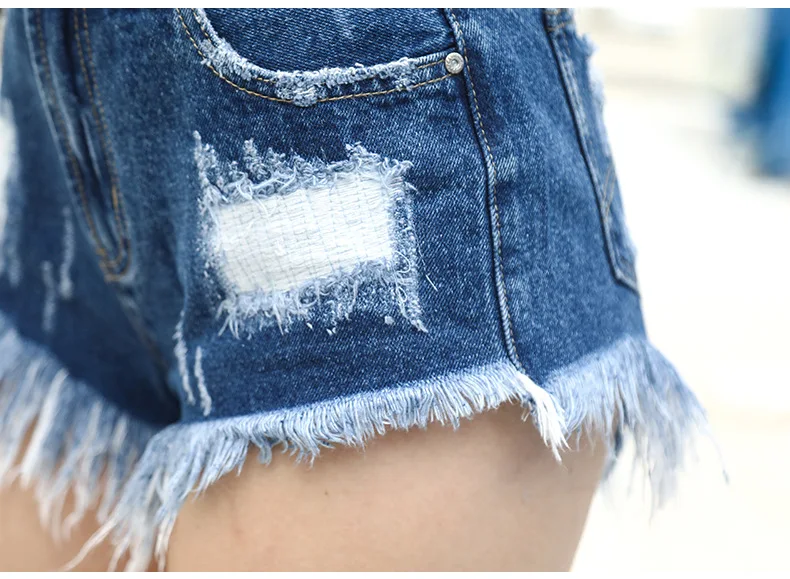 Свободные кисточкой рваные шорты из денима Для женщин с середины талии пикантные тонкие джинсы для девочек проблемных Джинсовые шорты Для