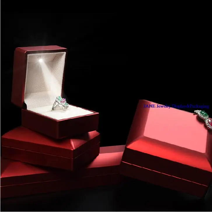 

Wholiesale High End Red Painted Led Pendant Box Gift Spotlight Jewelry Packaging Boxes Earring Boxes Necklace Storage Case