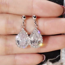 Классические серьги в форме капли воды с фианитами и кристаллами