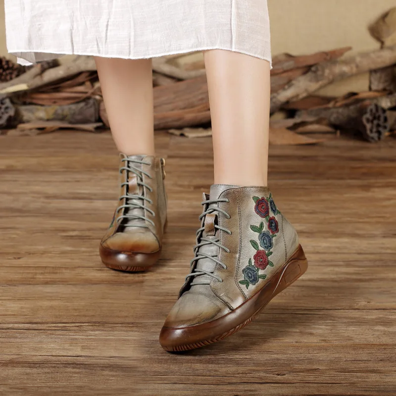 

2018 new autumn and winter women's shoes leather retro embroidery with flat-bottomed rub color leather leisure short shoes