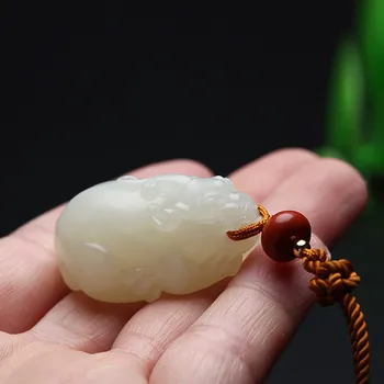 

Selling natural xinjiang and tianshi pixiu pendant./