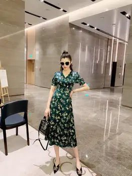

2020 summer new retro green floral V-neck high waist slim dress
