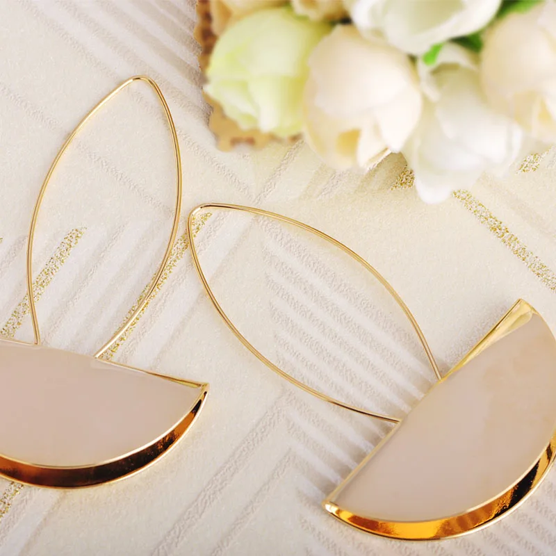 

Dazz Fashion Exaggerated Fan Shape Long Drop Earring Smooth Gold-Color Copper Earrings For Women Banquet Wine Party Ear Jewelry