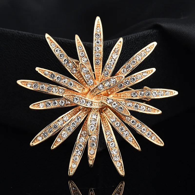 Korean version of the new fashionable temperament sunflower Brooch female water drill Brooch exquisite simple pin accessories