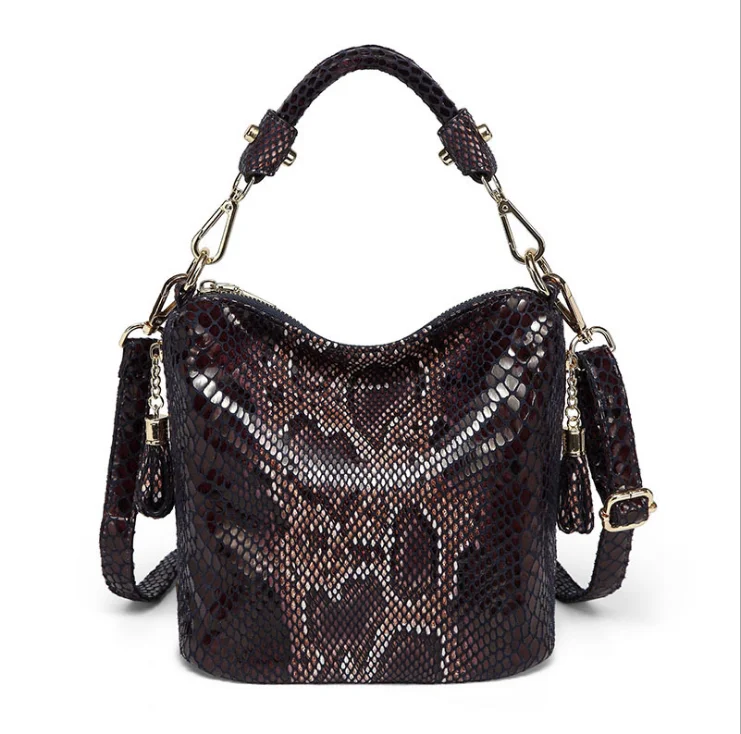 

XIAOYAN New style crocodile pattern leather lady bag fashionable casual single shoulder bag tassel bucket handbag hot sale
