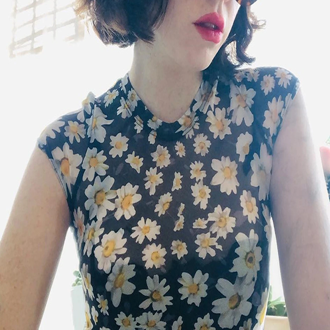 

Sexy Daisy Flower Floral Graphic Short Sleeve See Through Transparent Mesh Crop Top Women T Shirt Cute Stretch Bodycon T-Shirt