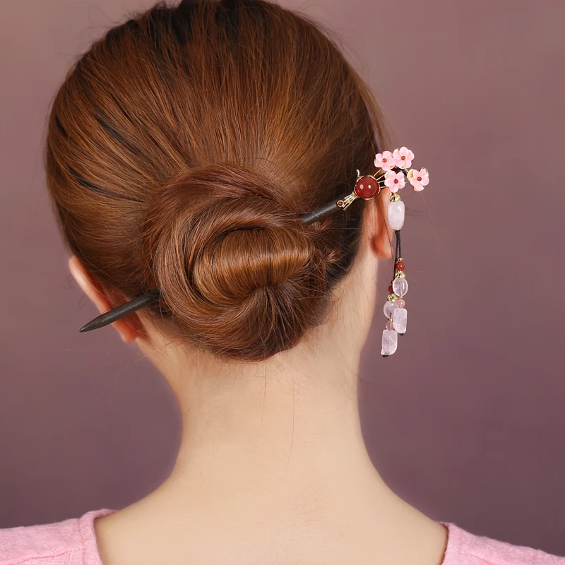 19 Elegant Hairstyles That Go Perfectly with Your Qun Gua - Bride and Breakfast