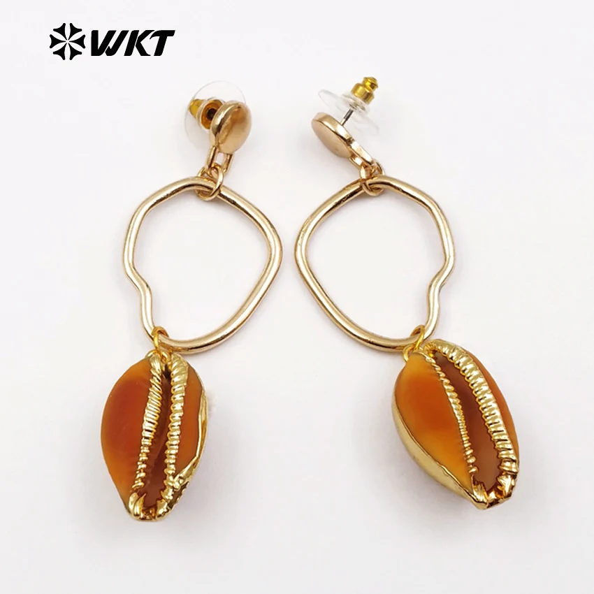 

WT-E438 Newest fashion earrings natural cowrie with gold dipped high quality gold earring in wholesale earring jewelry gift